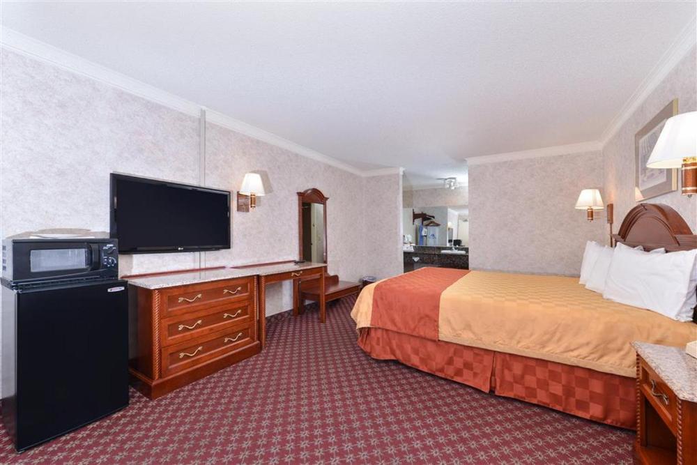 King Room - Non-Smoking interior